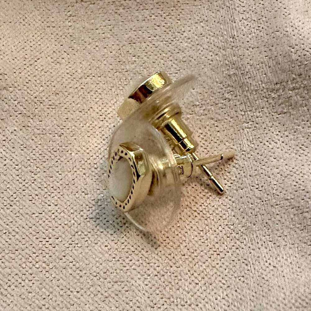 Kendra Scott Mini Ellie Gold Stud Earrings in Ivory Mother-of-Pearl - Picture 3 of 4